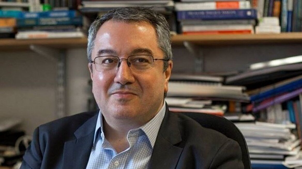 Κορωνοϊός - Μόσιαλος: «Φοράμε τη μάσκα... όπως τα εσώρουχα!»