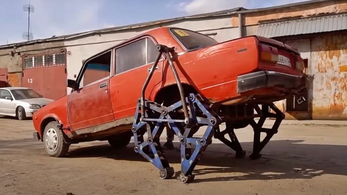 Ρώσοι έβαλαν "πόδια" σε Lada και...περπατάει (video)