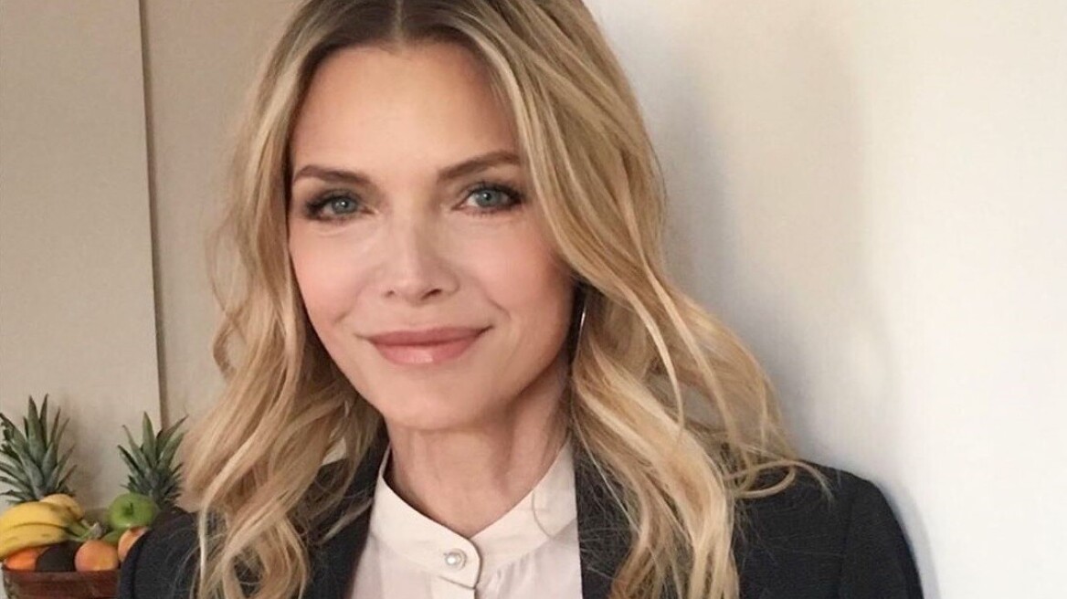 Η Michelle Pfeiffer κατέστρεψε το μακιγιάζ της πριν από μια συνέντευξη, με μια λάθος κίνηση