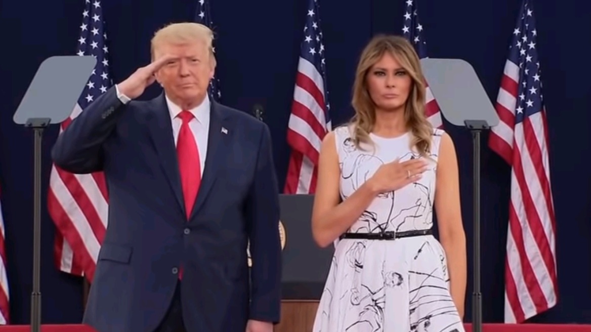 Η Μελάνια στηρίζει τον Τραμπ: Δεν είναι αλήθεια ότι προσέβαλε τη μνήμη νεκρών στρατιωτών