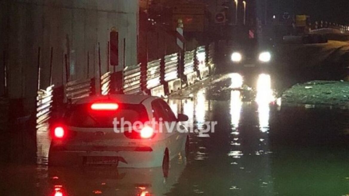 Θεσσαλονίκη: Σφοδρή καταιγίδα τη νύχτα- Τέσσερις άνθρωποι εγκλωβίστηκαν