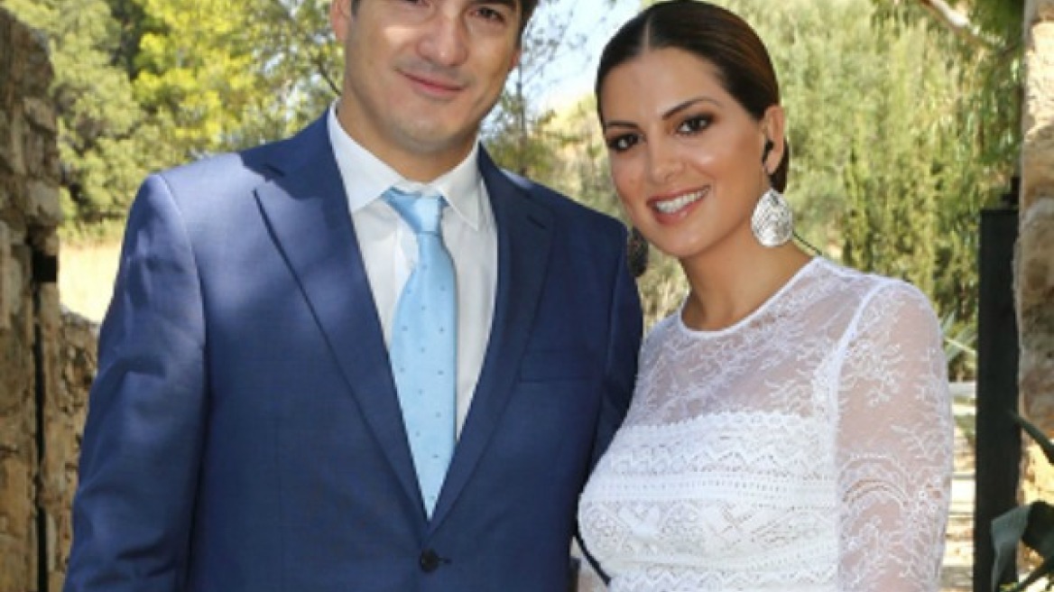 Η Σταματίνα Τσιμτσιλή εύχεται χρόνια πολλά στον άνδρα της