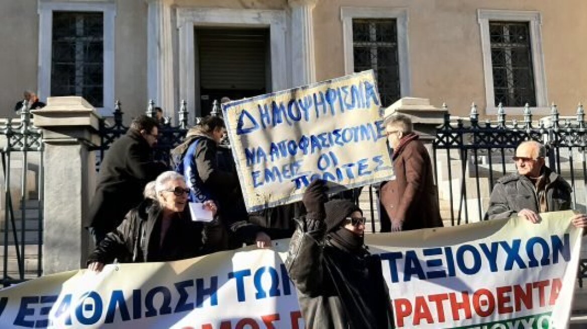 Πότε και πόσα αναδρομικά θα πάρουν οι συνταξιούχοι