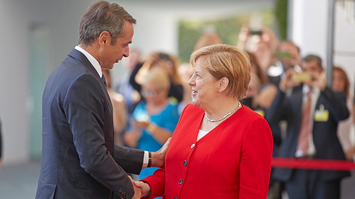 Τηλεφωνική επικοινωνία Μητσοτάκη με Μέρκελ