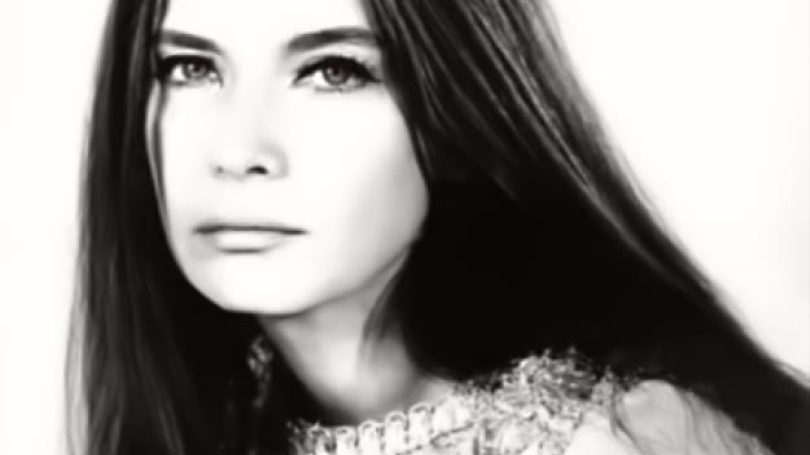 Η εγγονή της Τζένης Καρέζη μεγάλωσε και είναι κούκλα - Δείτε πόσο μοιάζει με τη θρυλική ηθοποιό 