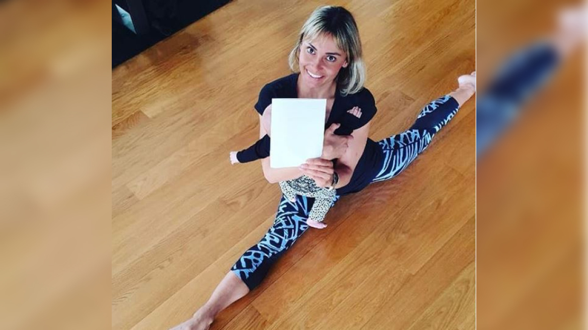 Η έγκυος Βασιλική Μιλλούση ποζάρει αγκαλιά με την κόρη της