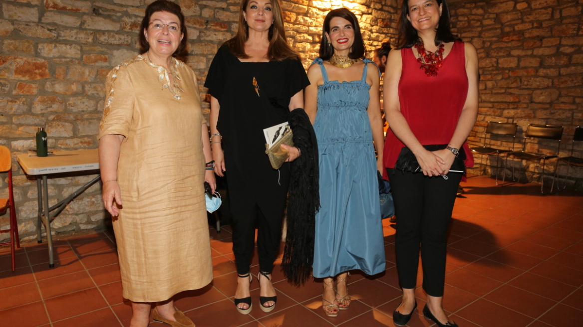 Τι φόρεσαν οι κυρίες της πολιτικής στην Επίδαυρο