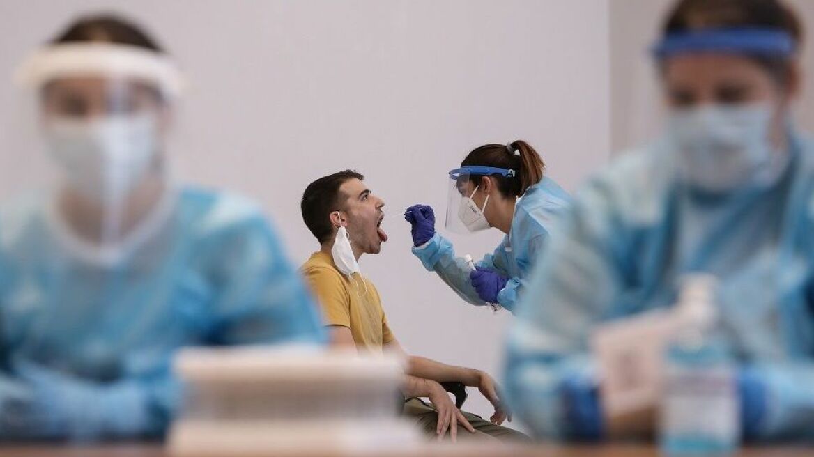 Δάικος (Καθηγητής Ιατρικής) στον Θέμα 104,6: Τα κρούσματα τώρα είναι νεαρής ηλικίας