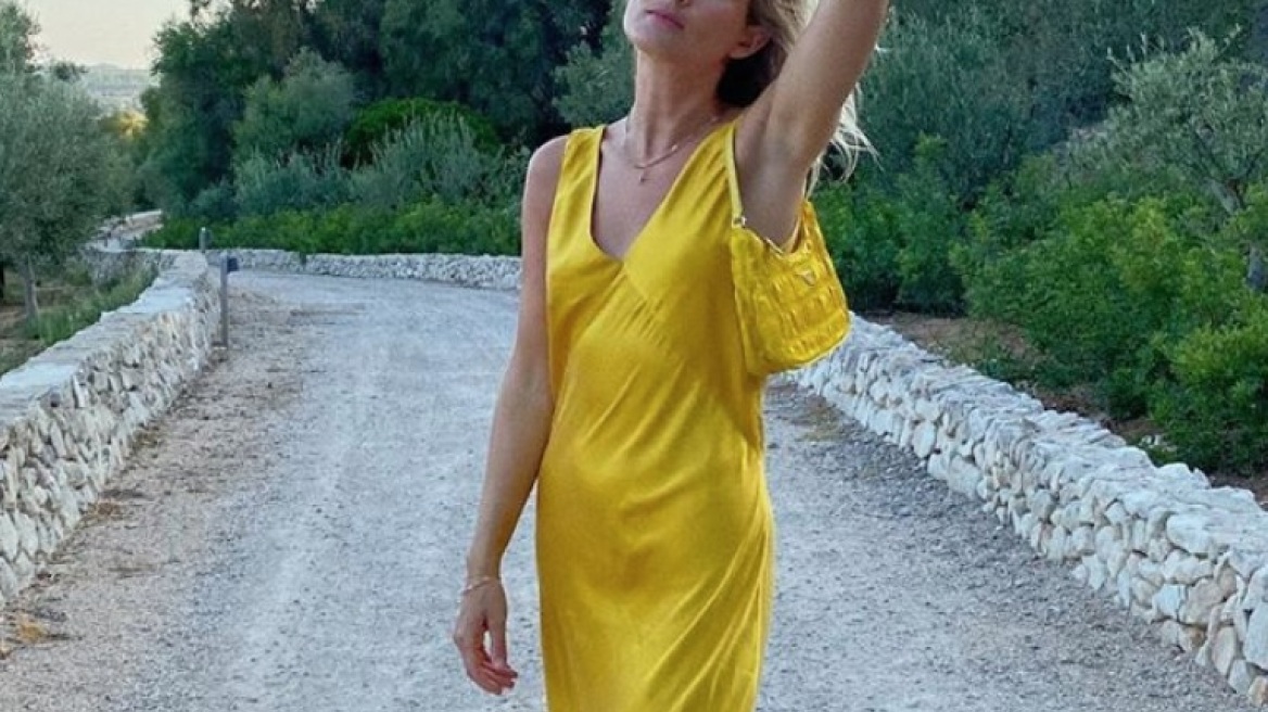 H καλοκαιρινή 90’s τάση στα φορέματα που έχει κυριαρχήσει στο Instagram