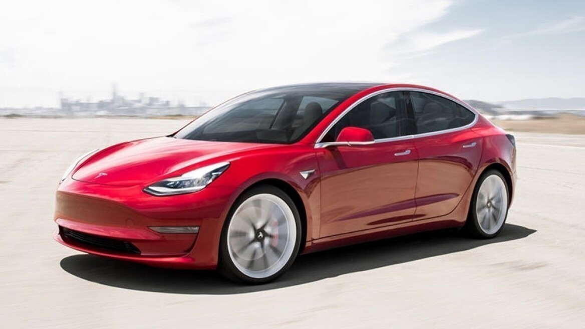 O Musk επικρίνει τους χρήστες του Autopilot