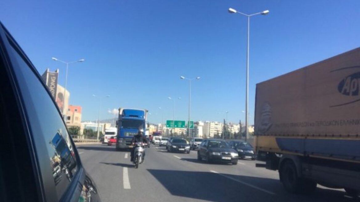 Κίνηση στους δρόμους: Μποτιλιάρισμα τέλος στον Κηφισό 