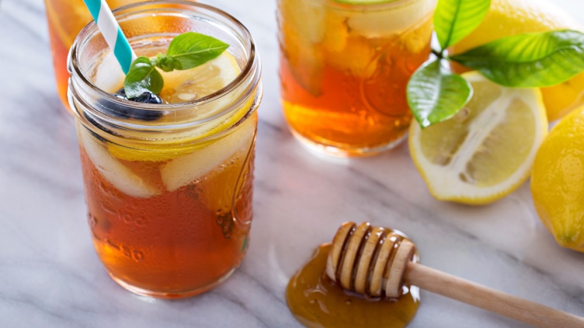 Γιατί είναι καλό να πίνεις ζεστό νερό με μέλι καθημερινά