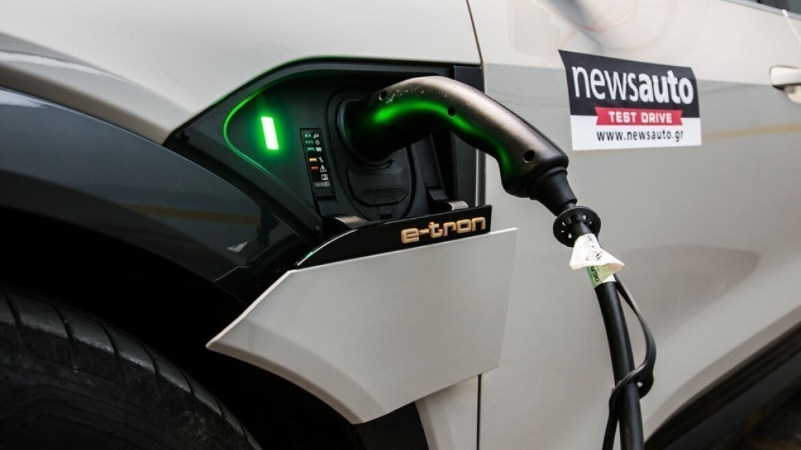 Πόσο -πραγματικά- κοστίζει η φόρτιση ενός ηλεκτρικού αυτοκινήτου στο σπίτι;