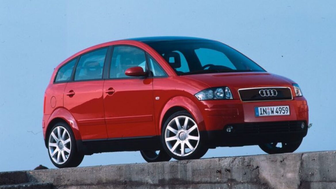 Ο παράξενος τρόπος που άνοιγε το καπό του Audi A2 (+video)