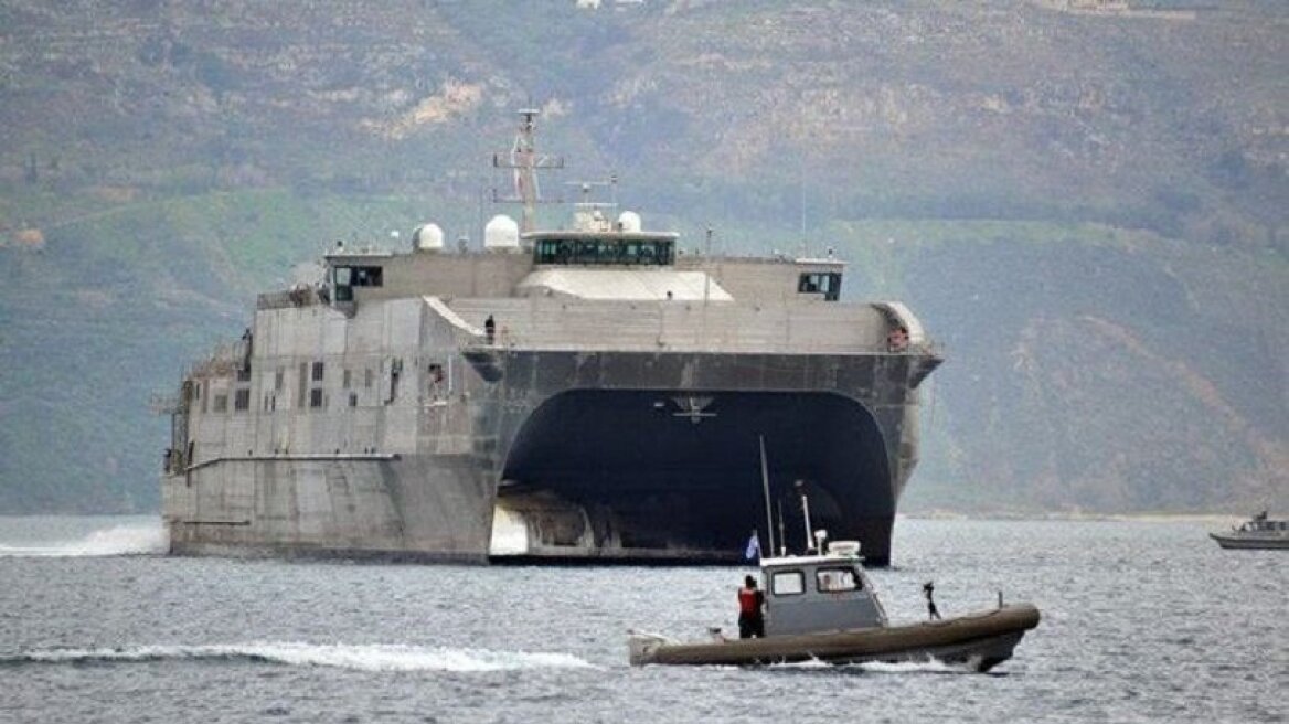 Στη Σούδα και το εντυπωσιακό high speed καταμαράν του Πολεμικού Ναυτικού των ΗΠΑ (pics & vids)