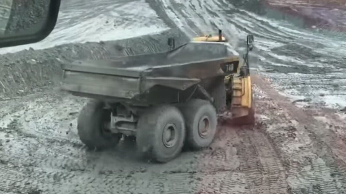 Video: Κάνοντας drift με φορτηγό 40 τόνων!