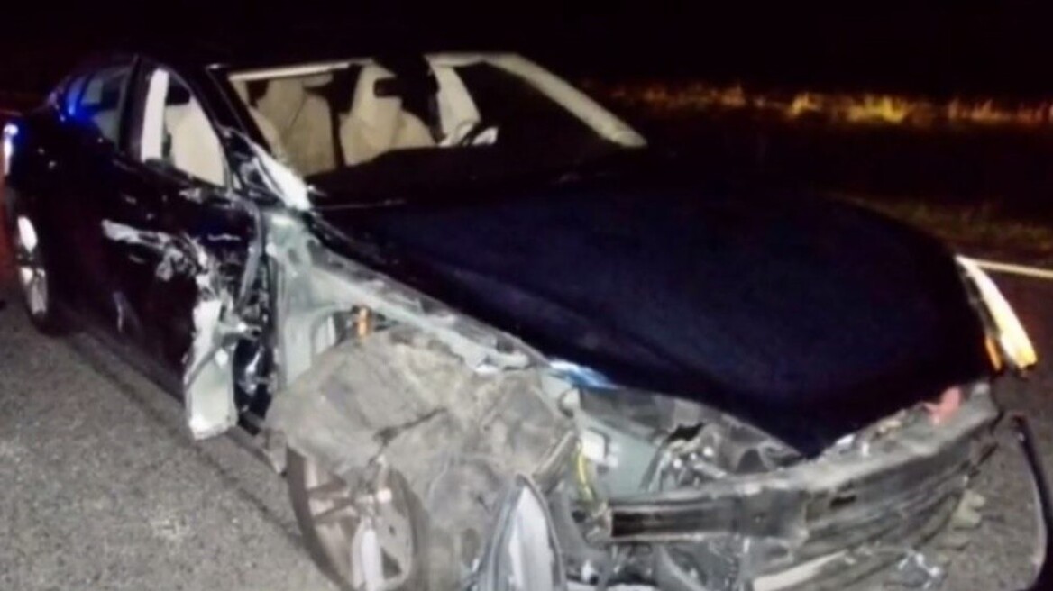 Αυτά παθαίνεις όταν οδηγείς και βλέπεις... ταινία (+video)