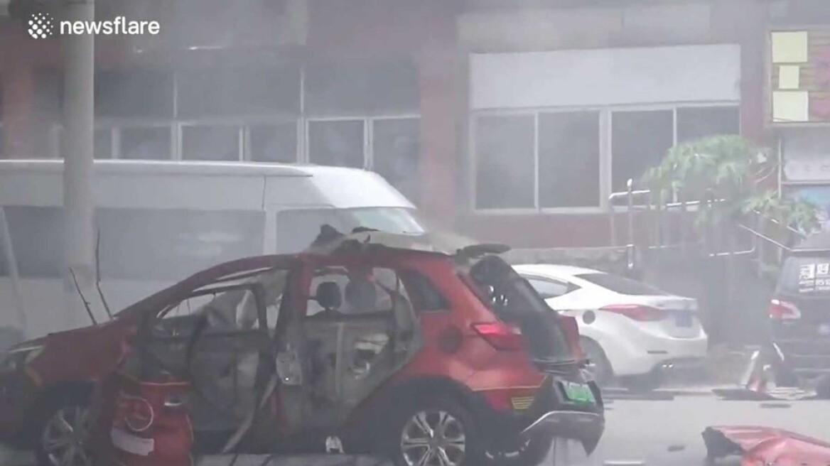 Video ΣΟΚ: Κινέζικο ηλεκτρικό αυτοκίνητο σκάει σαν βόμβα! 