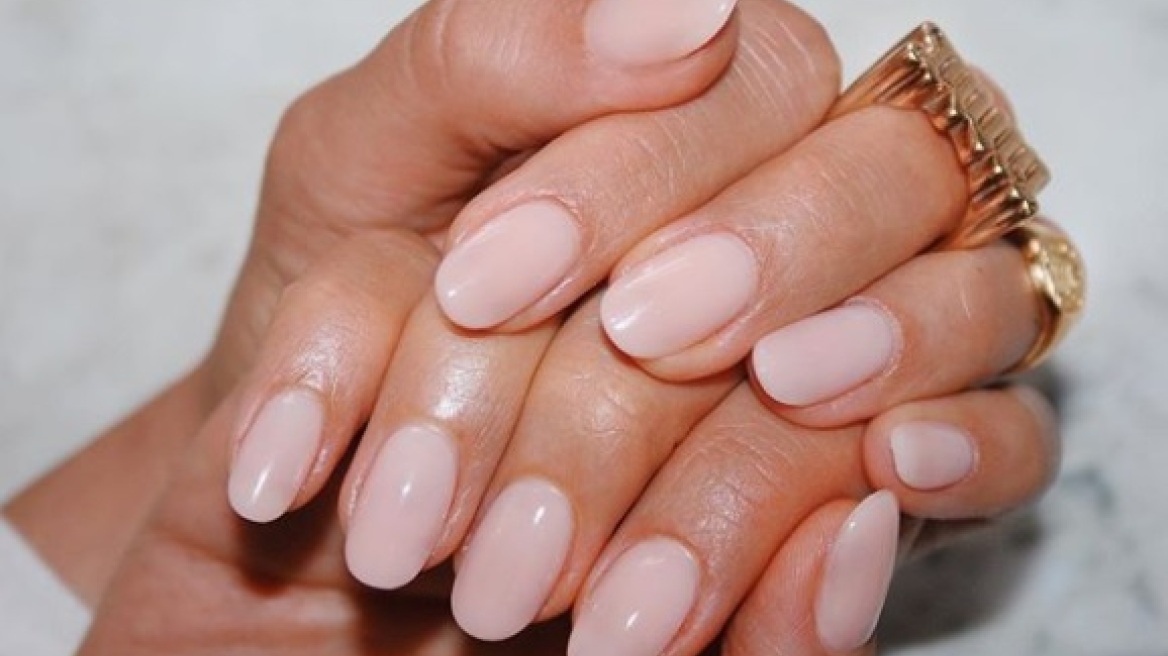 Τα χρώματα που κυριαρχούν στο μανικιούρ της νέας σεζόν