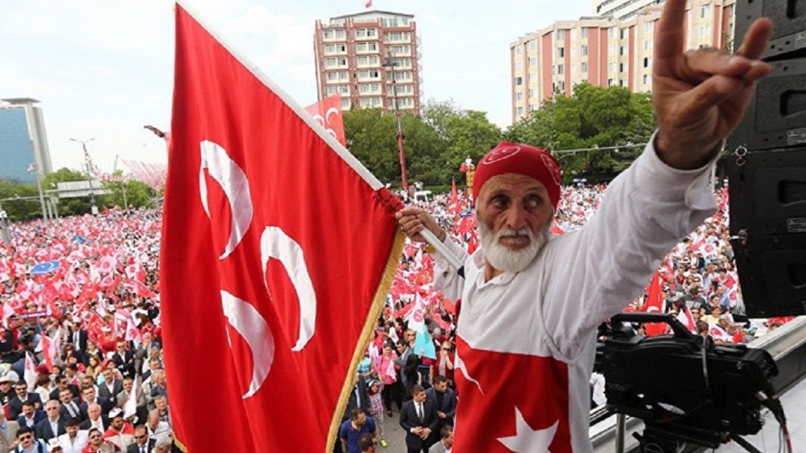 Εκτός νόμου θέτει η Γαλλία τους Γκρίζους Λύκους