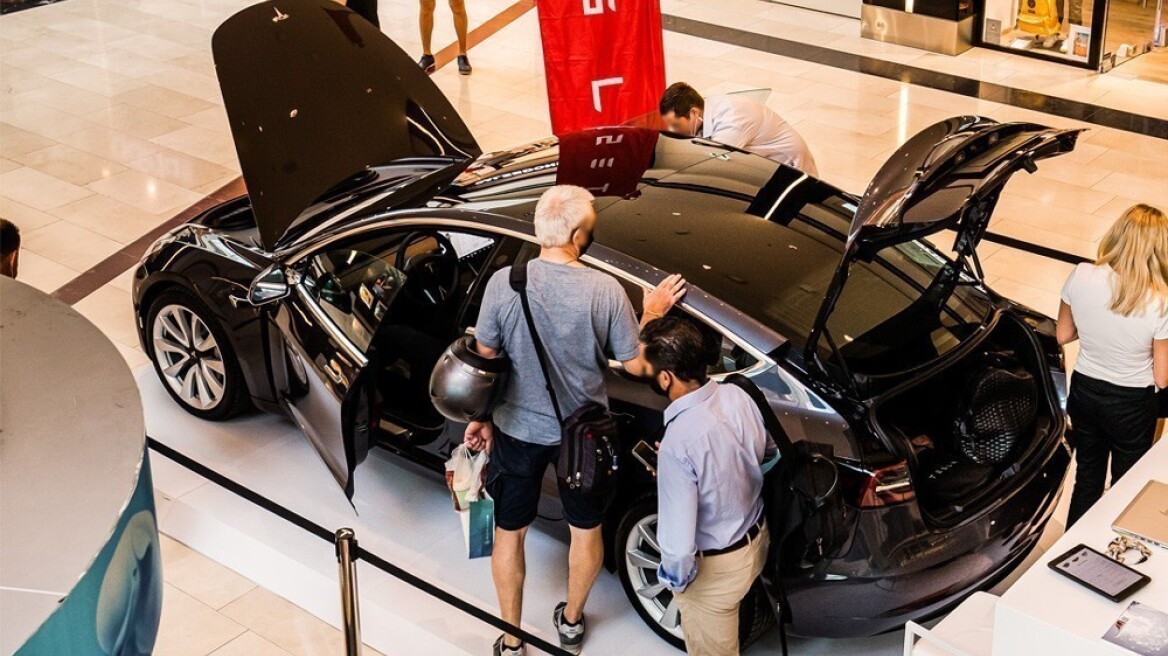 Οι Ελληνες επιτέλους θα οδηγήσουν Tesla... - Δείτε λεπτομέρειες  