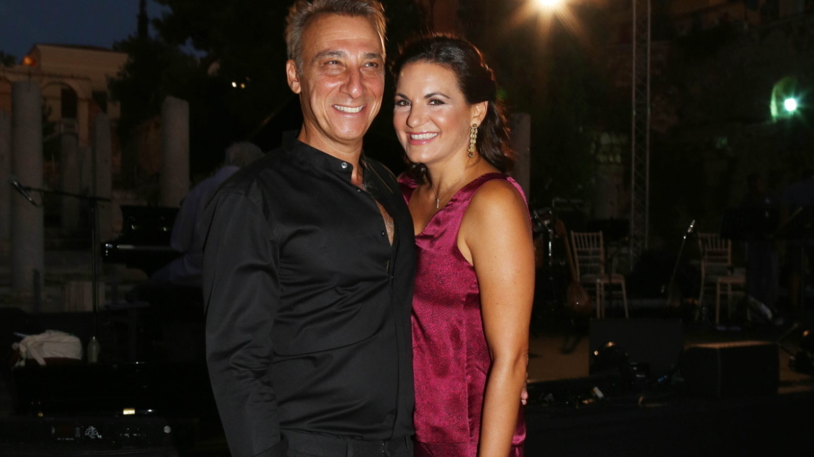 Έλαμπε η Όλγα Κεφαλογιάννη στο πλευρό του Μίνου Μάτσα στη Ρωμαϊκή Αγορά