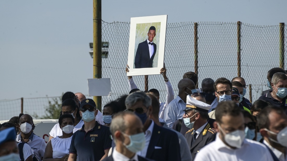 Ιταλία: Παρών ο Κόντε στην κηδεία του 21χρονου που ξυλοκοπήθηκε μέχρι θανάτου από συμμορία