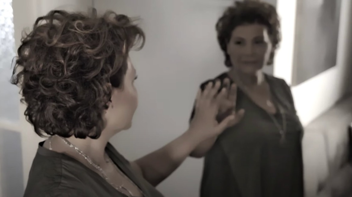 Γιώτα Νέγκα: Το νέο της μουσικό βίντεο καταγγέλλει την ενδοοικογενειακή βία