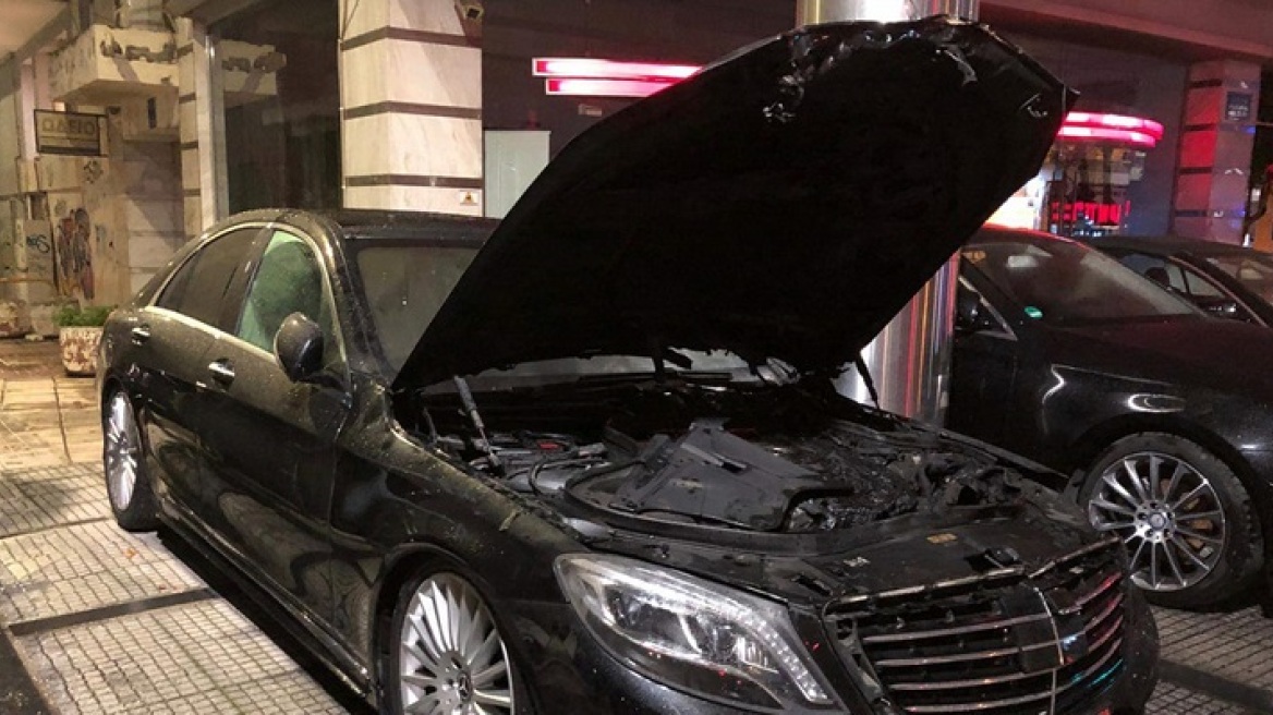 «Ντου» με λοστούς σε αντιπροσωπεία πολυτελών αυτοκινήτων στη Βάρης-Κορωπίου - Δύο τραυματίες