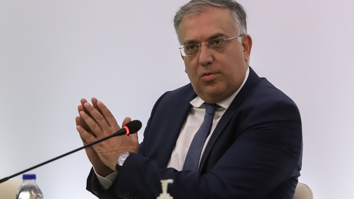 Θεοδωρικάκος: 42 εκατ. ευρώ στους δήμους για αθλητισμό, λιμενικά έργα και αδέσποτα
