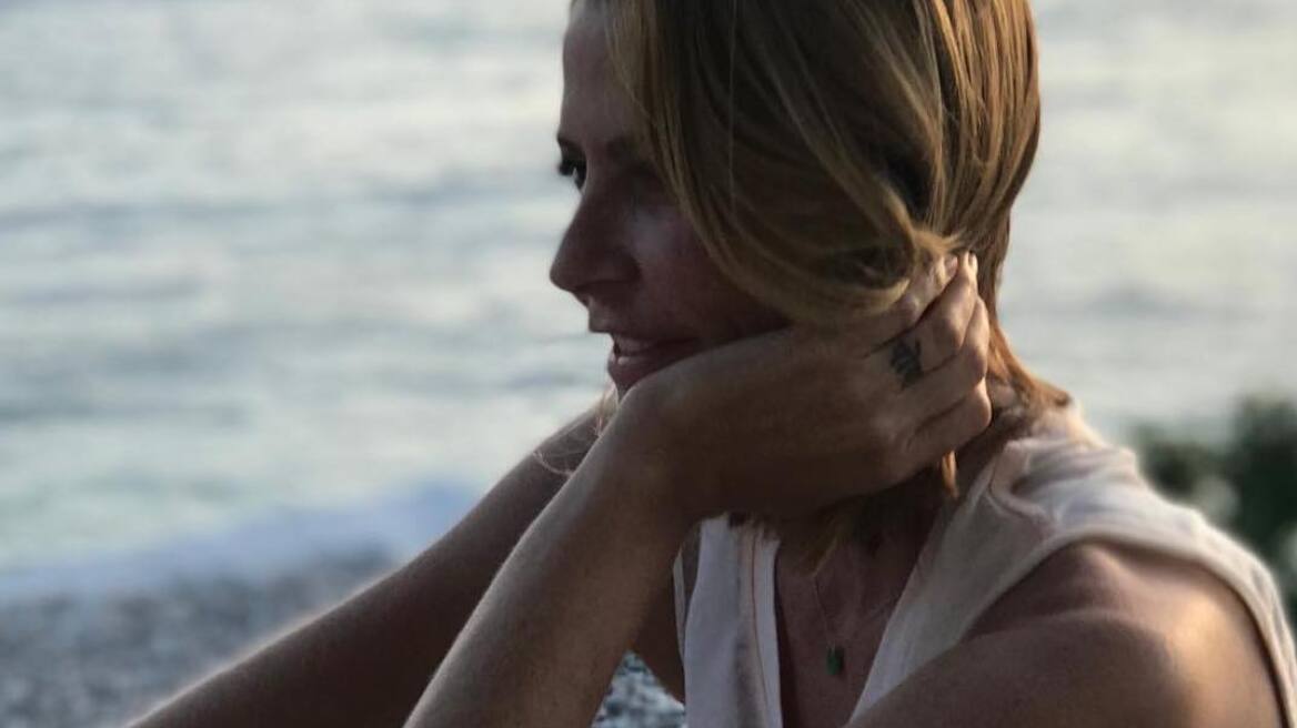 Θυμάστε τη Τζένη Μπαλατσινού με πλατινέ, σχεδόν αγορίστικα μαλλιά; - H σπάνια φωτογραφία από τα '90s