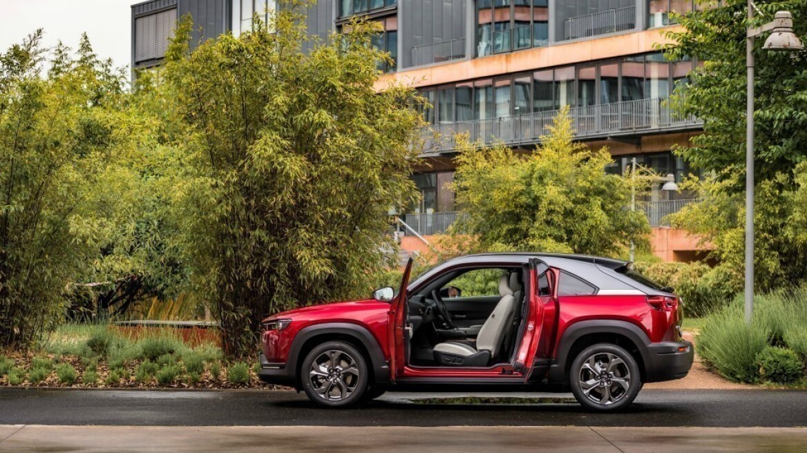Το νέο ηλεκτρικό SUV της Mazda στην Ελλάδα - Πόσο κοστίζει;