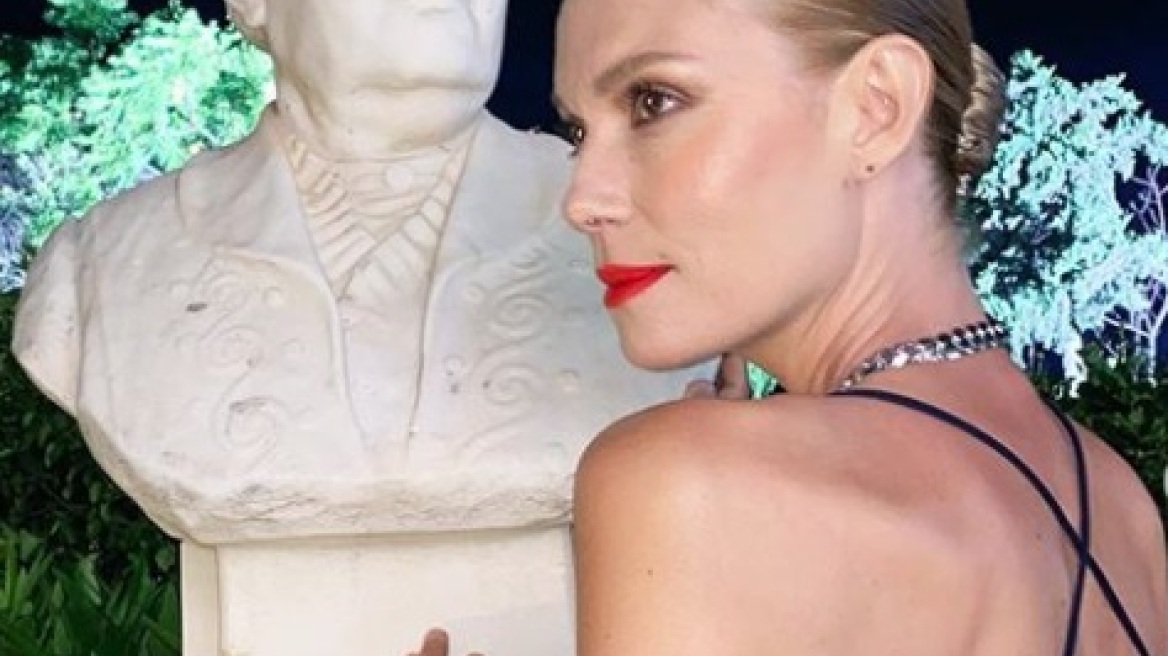 Βίκυ Καγιά: Πιο σέξι από ποτέ με μικροσκοπικό μίνι φόρεμα