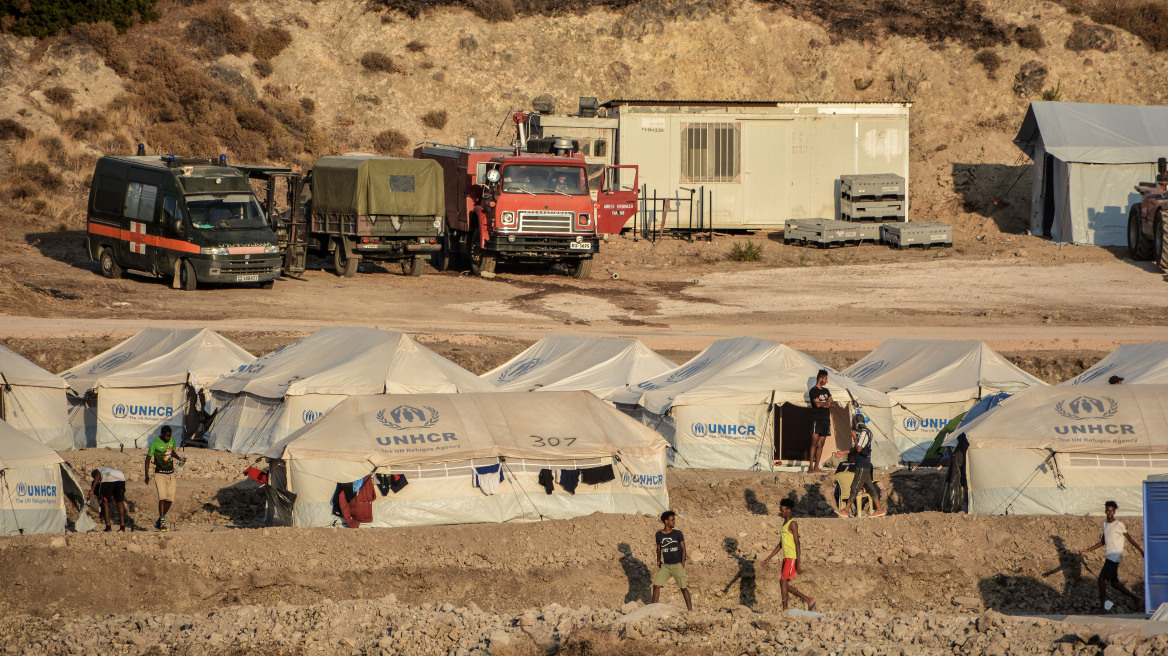 Μυτιλήνη: Πυρκαγιά στο ΚΥΤ του Καρά Τεπέ - Κάηκαν δύο οικίσκοι