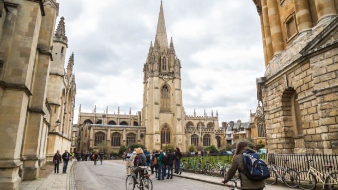 Κορωνοϊός - Αγγλία: Ολιγοήμερη άδεια να πάνε στα σπίτια τους για Χριστούγεννα θα πάρουν οι φοιτητές