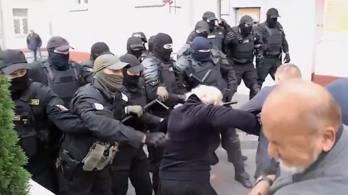 Λευκορωσία: Νέες συμπλοκές στις αντικυβερνητικές διαδηλώσεις – Δεκάδες συλλήψεις