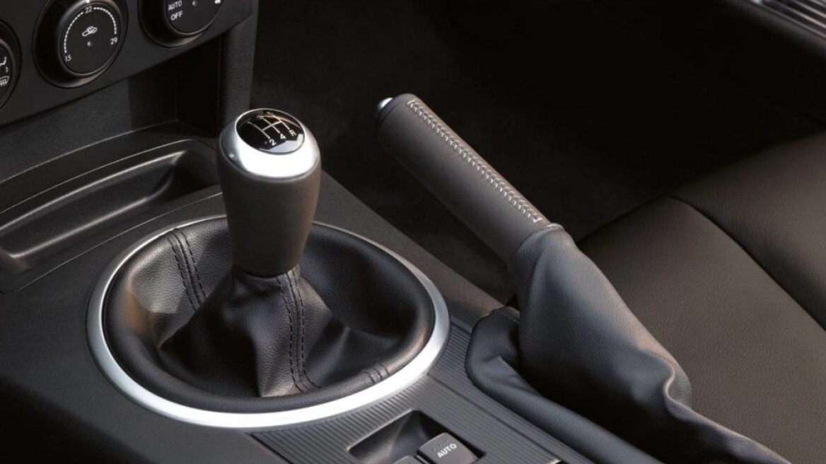 Τίτλοι τέλους για το μηχανικό χειρόφρενο