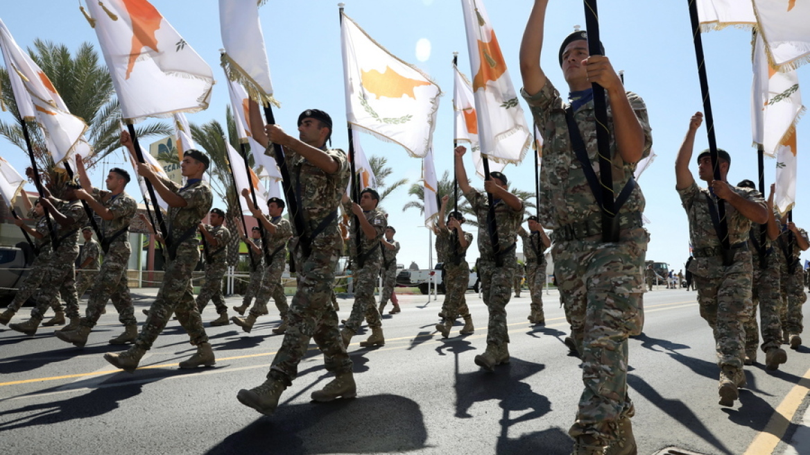 Με στρατιωτική παρέλαση γιόρτασε τα 60 χρόνια ανεξαρτησίας η Κύπρος