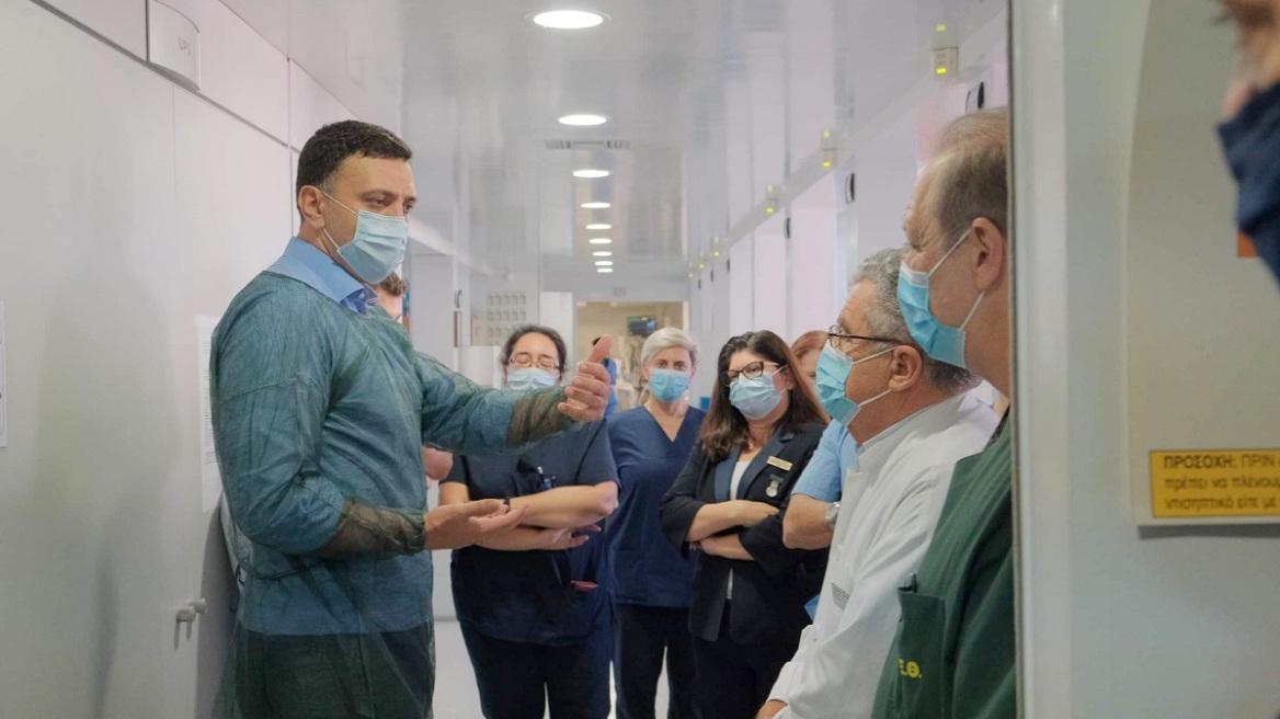 Επίσκεψη Κικίλια στο «Λαϊκό»: Επεκτείνουμε συνεχώς το πρόγραμμα νέων ΜΕΘ στην Αττική