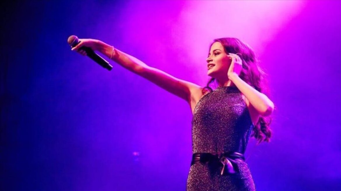 Βίντεο: H Stefania και οι χορευτές της στην πρώτη τους κοινή εμφάνιση