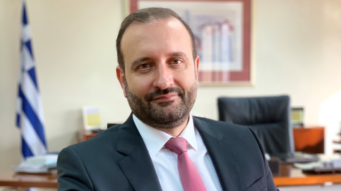 Αντιδράσεις από ΟΕΕ και ΤΕΕ για Κατρούγκαλο: Ξεχνά την τεράστια ζημιά που προκάλεσε ο νόμος στους ελεύθερους επαγγελματίες