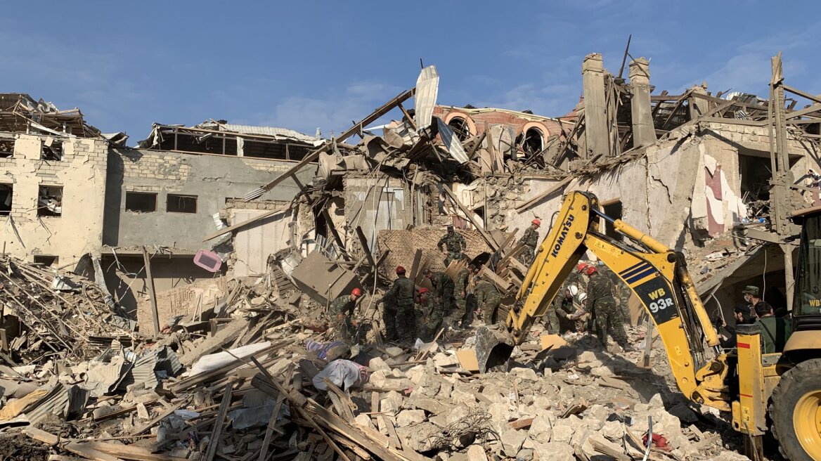 Στα «χαρτιά» η εκεχειρία: Συνεχίζονται οι συγκρούσεις στο Ναγκόρνο Καραμπάχ 