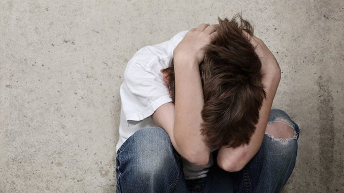 Ηράκλειο: 30 μήνες με αναστολή στον πατέρα που ξυλοκόπησε τον 10χρονο γιο του