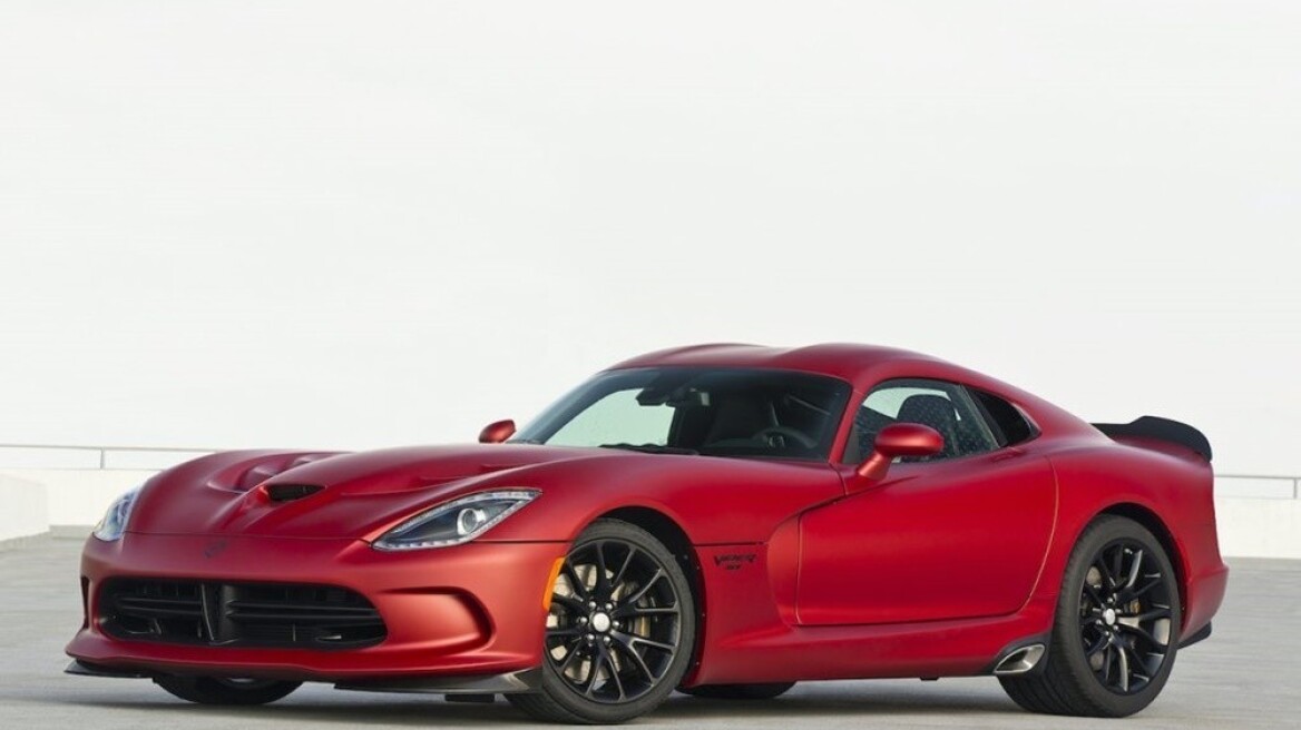 Και όμως πουλάει ακόμα το Dodge Viper