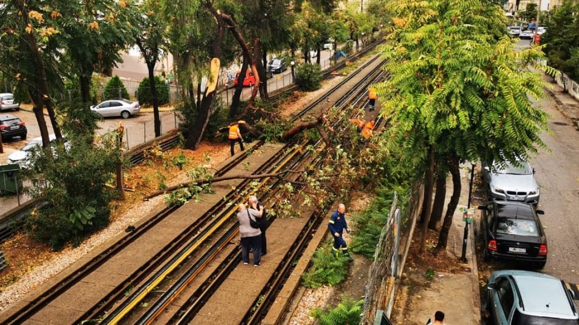 ΗΣΑΠ: Πτώση δέντρου μεταξύ Ειρήνης και Ηρακλείου