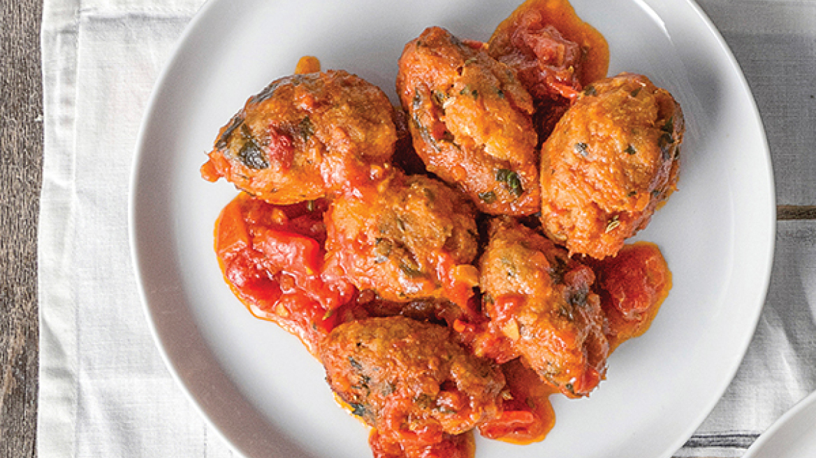 Φτιάχνουμε τα σουτζουκάκια αλλιώς: Με μπακαλιάρο και είναι super νόστιμα!