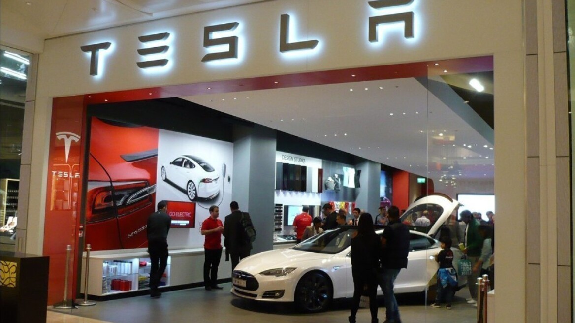 Ελλάδα: Η Tesla συνεχίζει τις προσλήψεις – Ποιες θέσεις θα καλύψει