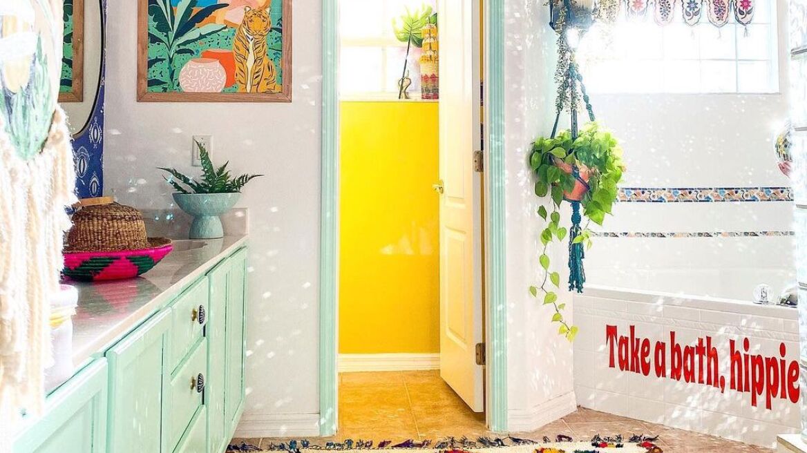 10 δημιουργικές ιδέες για να βάλετε χρώμα στο μπάνιο σας