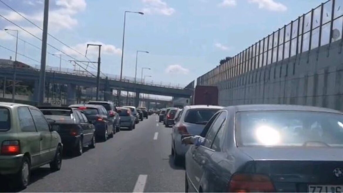 Κίνηση στους δρόμους: Μποτιλιάρισμα στην Αττική Οδό