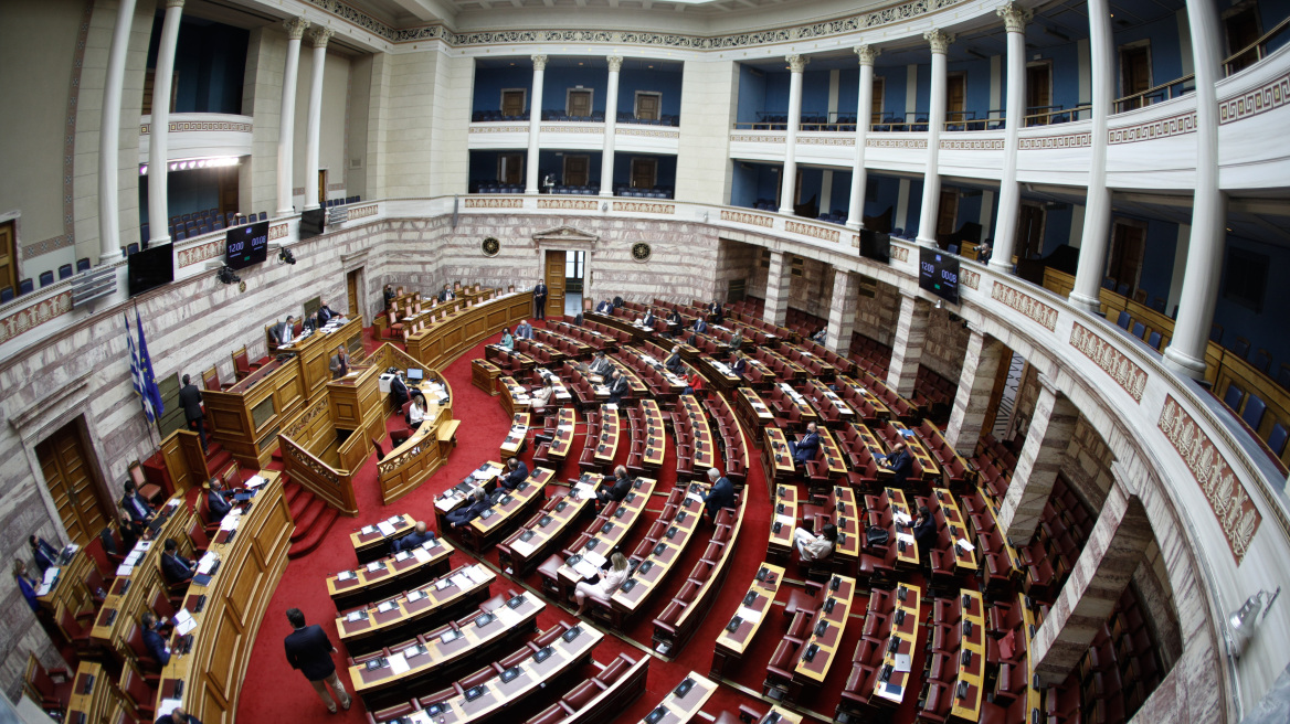 Βουλή: Προσχηματική η πρόταση μομφής Τσίπρα κατά Σταϊκούρα – Τι κρύβεται από πίσω 